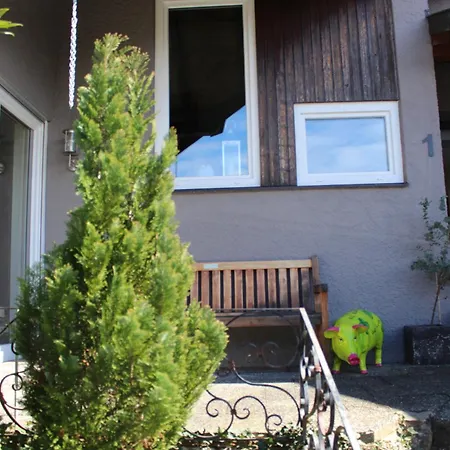 Gemuetliches Mit Eigener Terrasse 아파트
